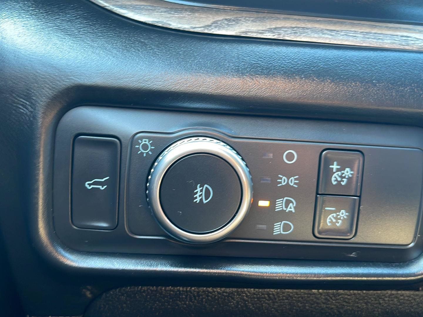 Used 2020 Ford Explorer Platinum w/ Premium Technology Package AWD/4WD image 22