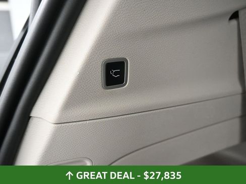 Used 2024 Chrysler Pacifica Touring-L image 29