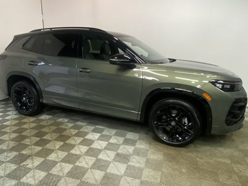 New 2026 Volkswagen Tiguan SE R-Line image 3