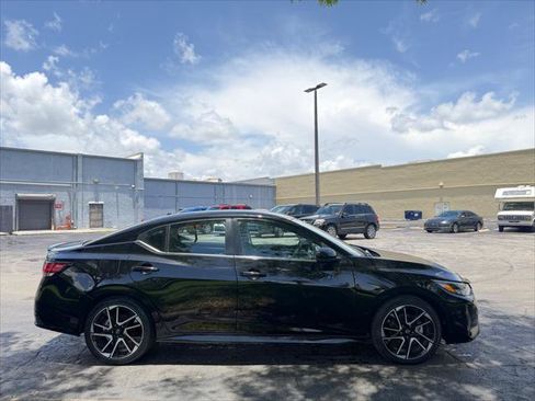 Used 2025 Nissan Sentra SR FWD image 11