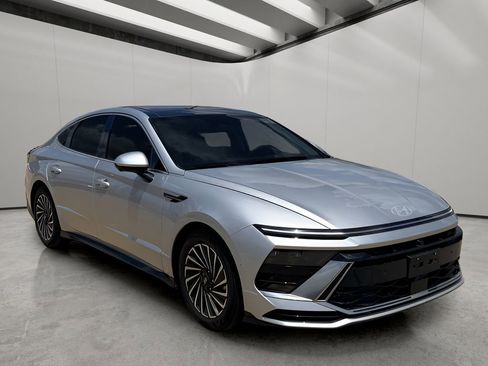 Used 2024 Hyundai Sonata Limited FWD image 7