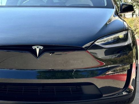 Used 2023 Tesla Model X Plaid image 9