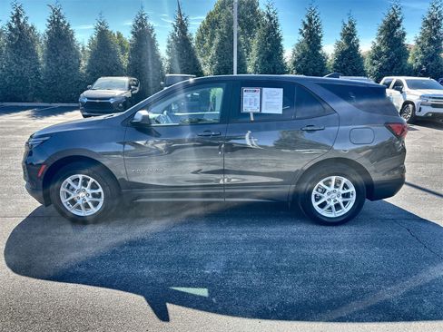 Used 2022 Chevrolet Equinox LS w/ LS Convenience Package image 5