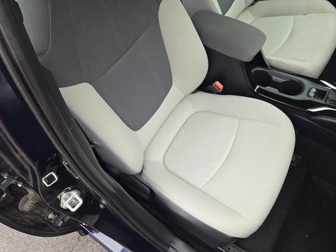 Used 2022 Toyota Corolla LE w/ Carpet Mat Package (TMS) FWD image 16