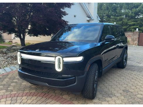 Used 2025 Rivian R1S Adventure AWD/4WD image 1