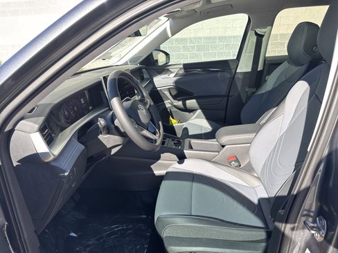 New 2026 Volkswagen Tiguan SE image 10