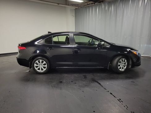 Used 2025 Toyota Corolla LE FWD image 9