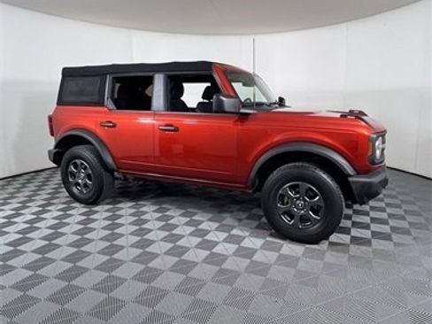 Used 2022 Ford Bronco 4-Door image 2