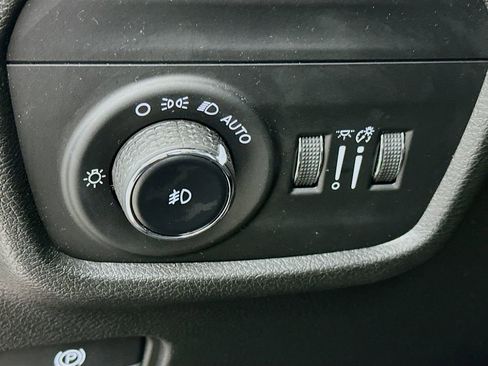 Certified 2023 Jeep Grand Cherokee Limited w/ Black Appearance Package AWD/4WD image 18
