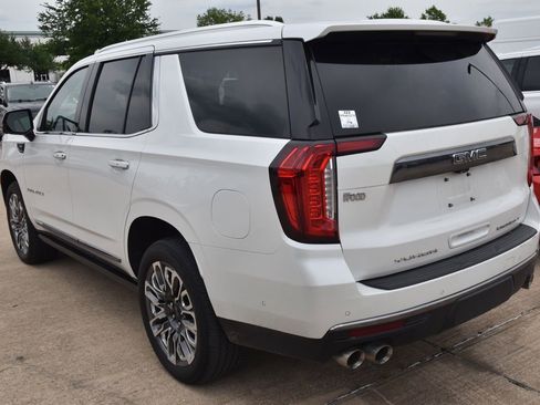 Used 2023 GMC Yukon Denali Ultimate w/ LPO, Floor Liner Package AWD/4WD image 8