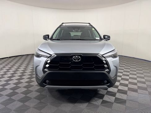 Used 2026 Toyota Corolla Cross XLE w/ Convenience Package FWD image 3