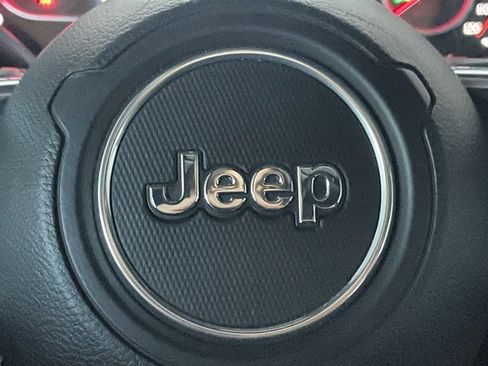 Used 2021 Jeep Gladiator Rubicon image 14