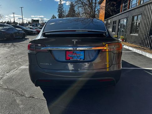 Used 2016 Tesla Model X 60D image 4
