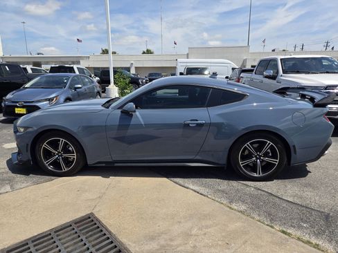 Used 2025 Ford Mustang Coupe RWD image 5