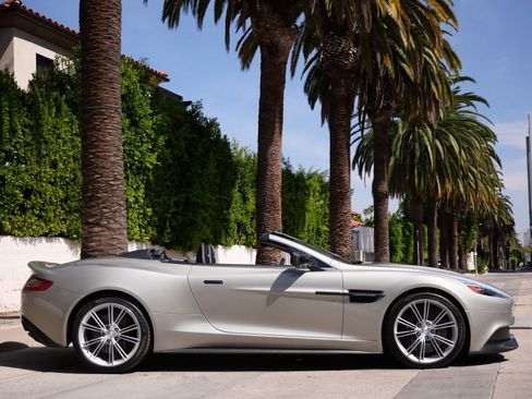 Used 2014 Aston Martin Vanquish Volante image 20