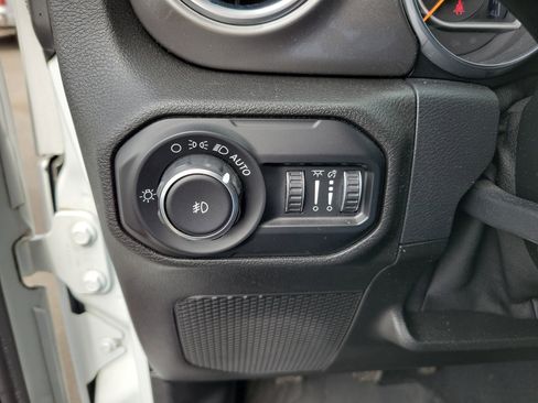 Used 2018 Jeep Wrangler Unlimited Sahara image 20