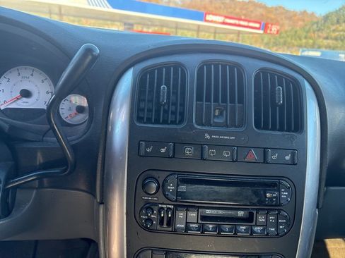 Used 2007 Chrysler Town & Country Touring w/ Leather Interior Group image 12