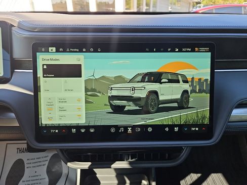 Used 2025 Rivian R1S Adventure image 13