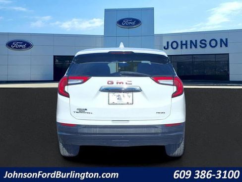 Used 2024 GMC Terrain SLE image 4