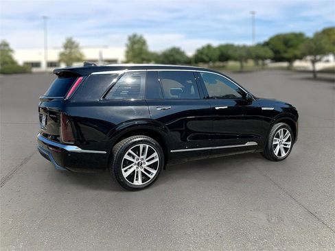 New 2026 Cadillac Vistiq Luxury image 7