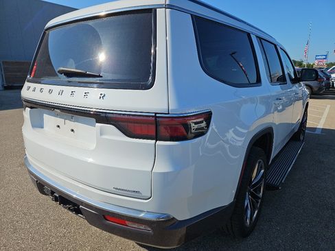 Used 2022 Jeep Wagoneer Series III w/ Premium Group I AWD/4WD image 7