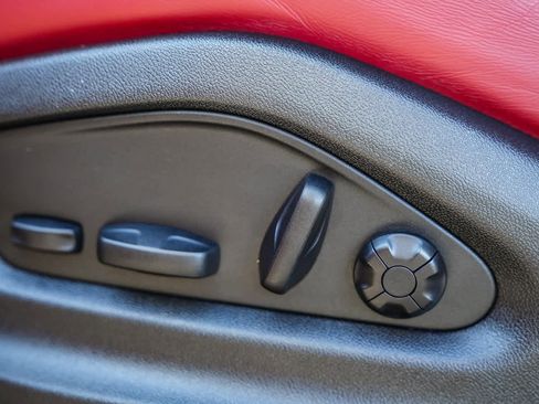 Used 2023 Porsche Cayenne Platinum Edition image 19