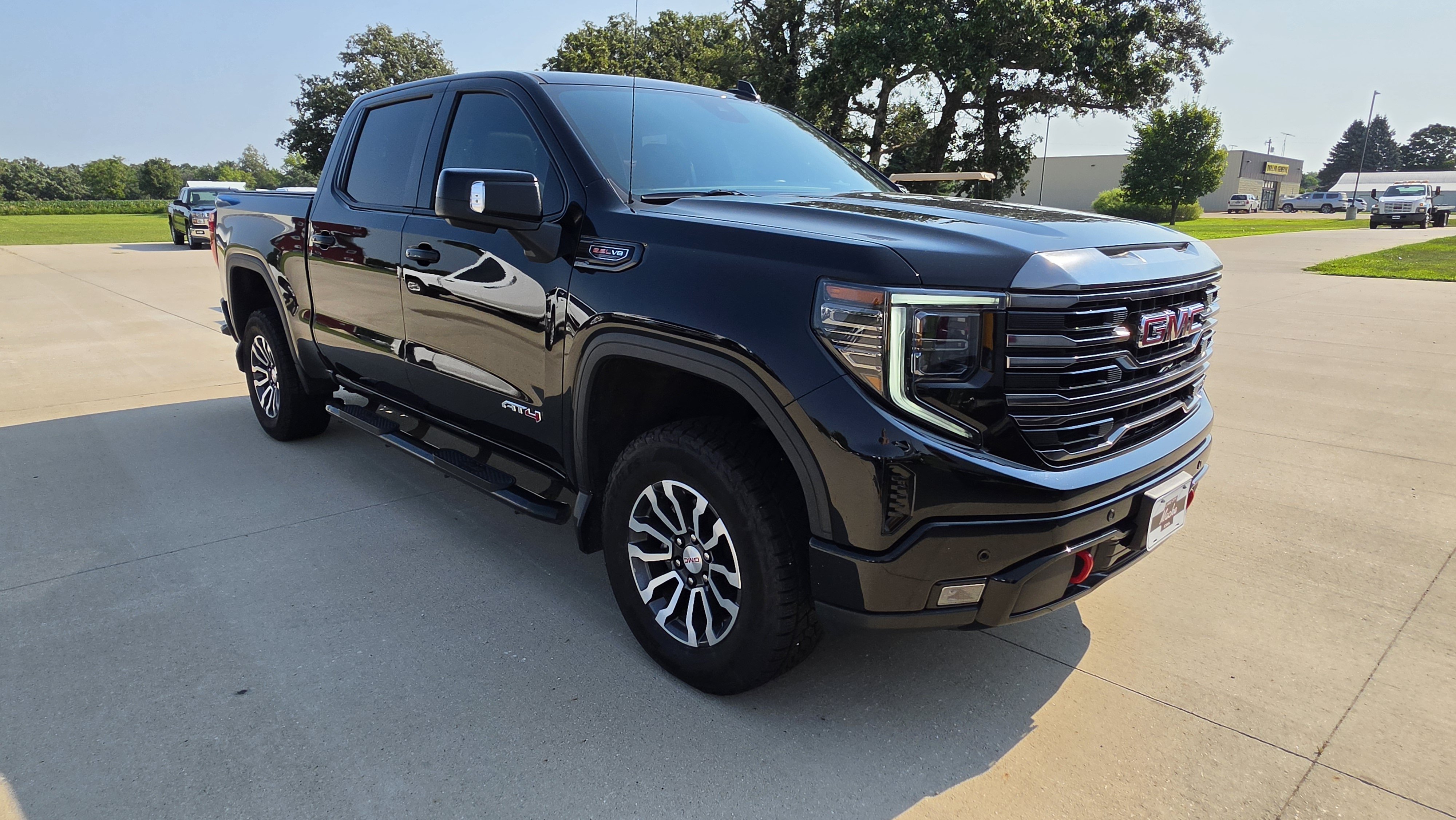 Certified 2023 GMC Sierra 1500 AT4 w/ Technology Package AWD/4WD image 3