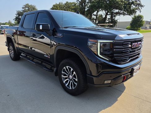 Certified 2023 GMC Sierra 1500 AT4 w/ Technology Package AWD/4WD image 3