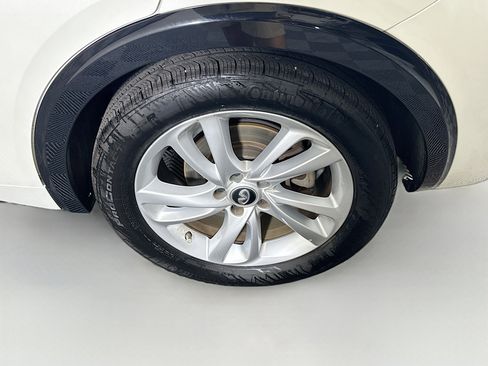 Used 2018 INFINITI QX30 FWD image 11
