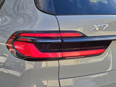 Used 2025 BMW X7 xDrive40i w/ M Sport Package image 10