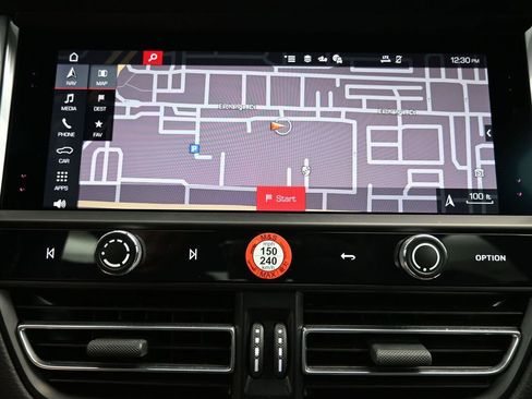 Certified 2025 Porsche Macan image 7