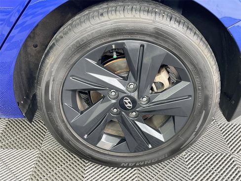 Used 2023 Hyundai Elantra SEL w/ Cargo Package image 32