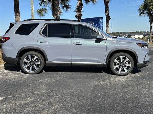 New 2025 Honda Pilot Touring image 2