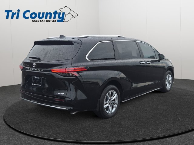 Certified 2026 Toyota Sienna Limited FWD image 8