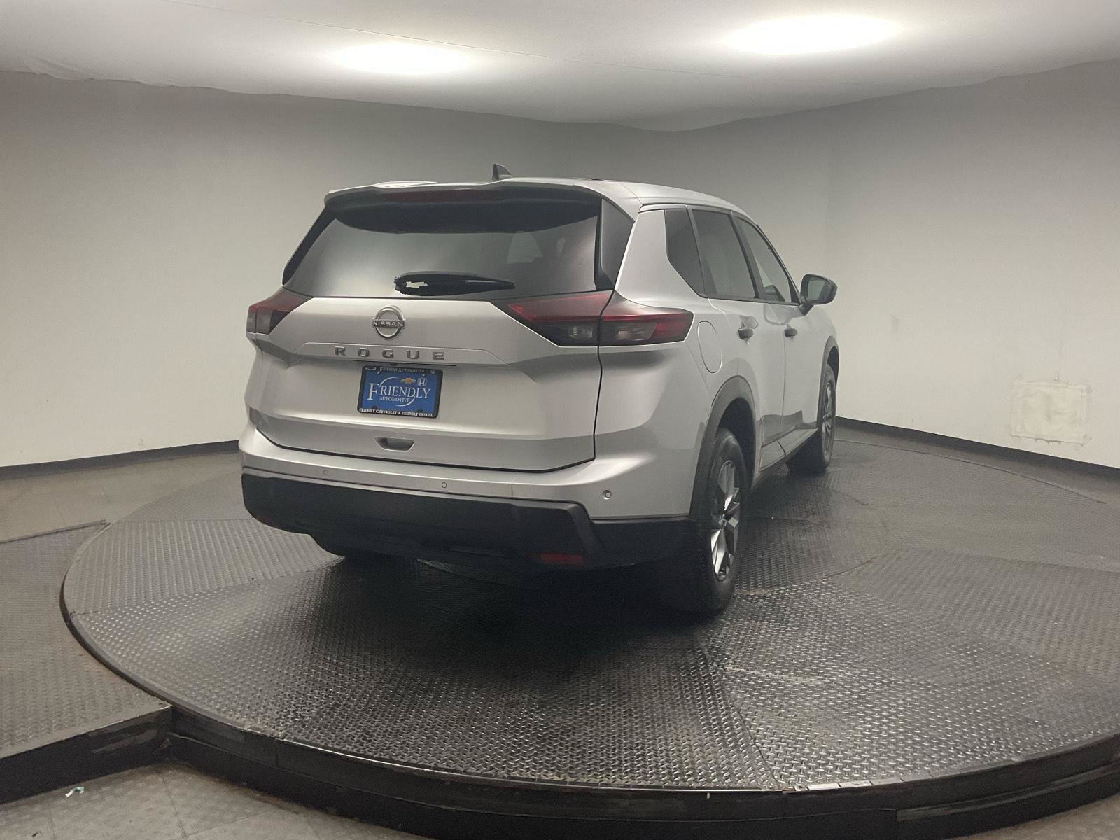 Used 2024 Nissan Rogue S FWD image 7