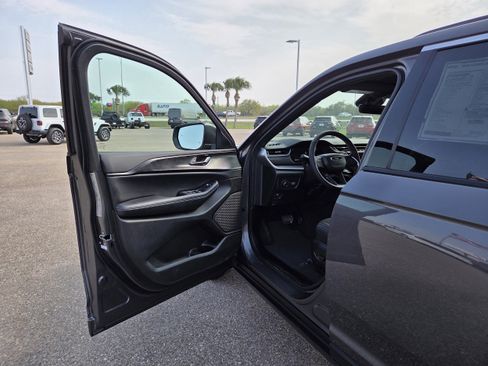 New 2026 Jeep Grand Cherokee Laredo X image 12