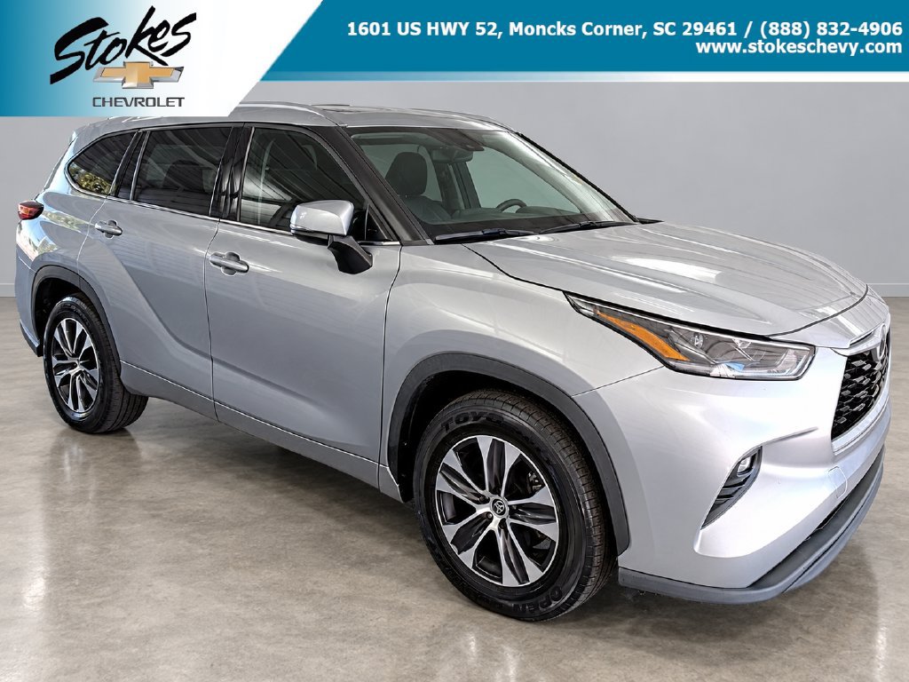 Used 2021 Toyota Highlander XLE FWD image 1