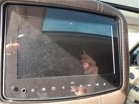 Used 2016 Land Rover Range Rover Sport HSE image 16