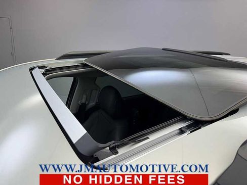 Used 2025 Kia Carnival SX Prestige image 11