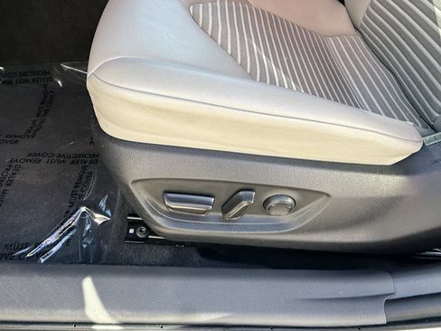 Used 2023 Toyota Camry SE image 14