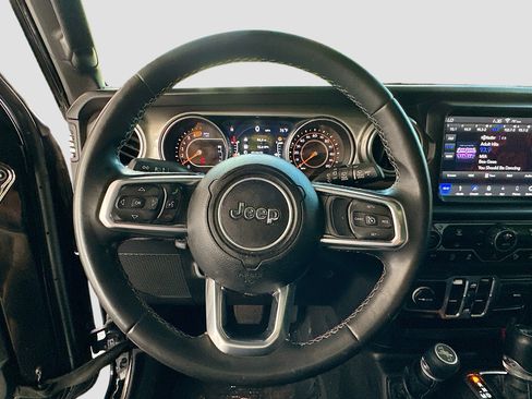 Used 2018 Jeep Wrangler Unlimited Sahara image 11