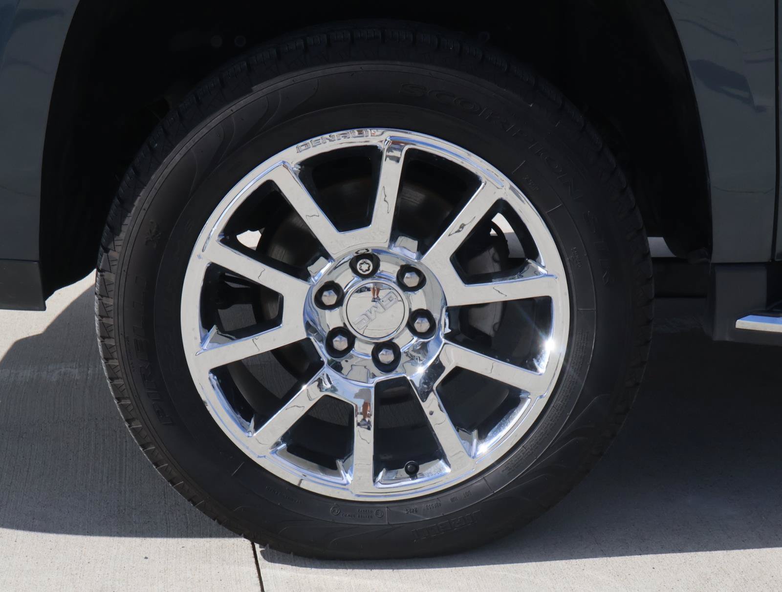 Used 2019 GMC Yukon XL Denali w/ Open Road Package RWD image 9
