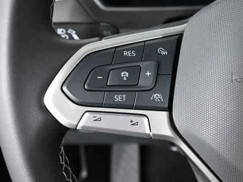 Used 2024 Volkswagen Tiguan SE w/ Panoramic Sunroof Package image 22