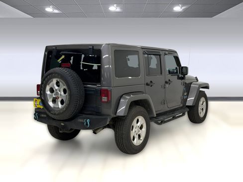 Used 2014 Jeep Wrangler Unlimited Sahara w/ Connectivity Group AWD/4WD image 7