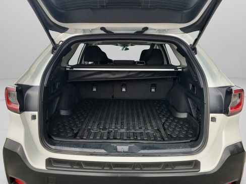 Used 2025 Subaru Outback Premium image 6