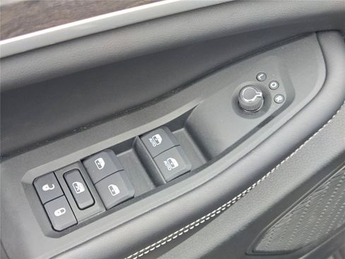 Used 2025 Jeep Grand Cherokee Limited AWD/4WD image 23