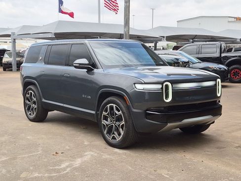 Used 2025 Rivian R1S Adventure Dual AWD/4WD image 3