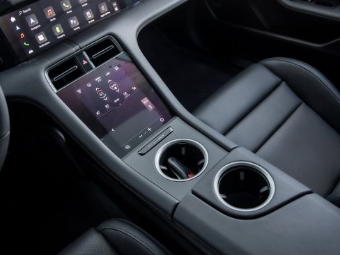 Used 2025 Porsche Taycan 4 Cross Turismo image 27