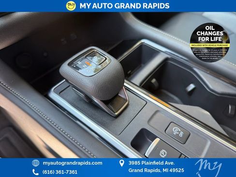 Used 2025 Nissan Pathfinder SL AWD/4WD image 23
