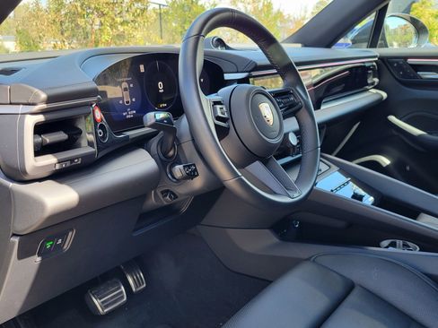 Used 2025 Porsche Macan Electric image 4